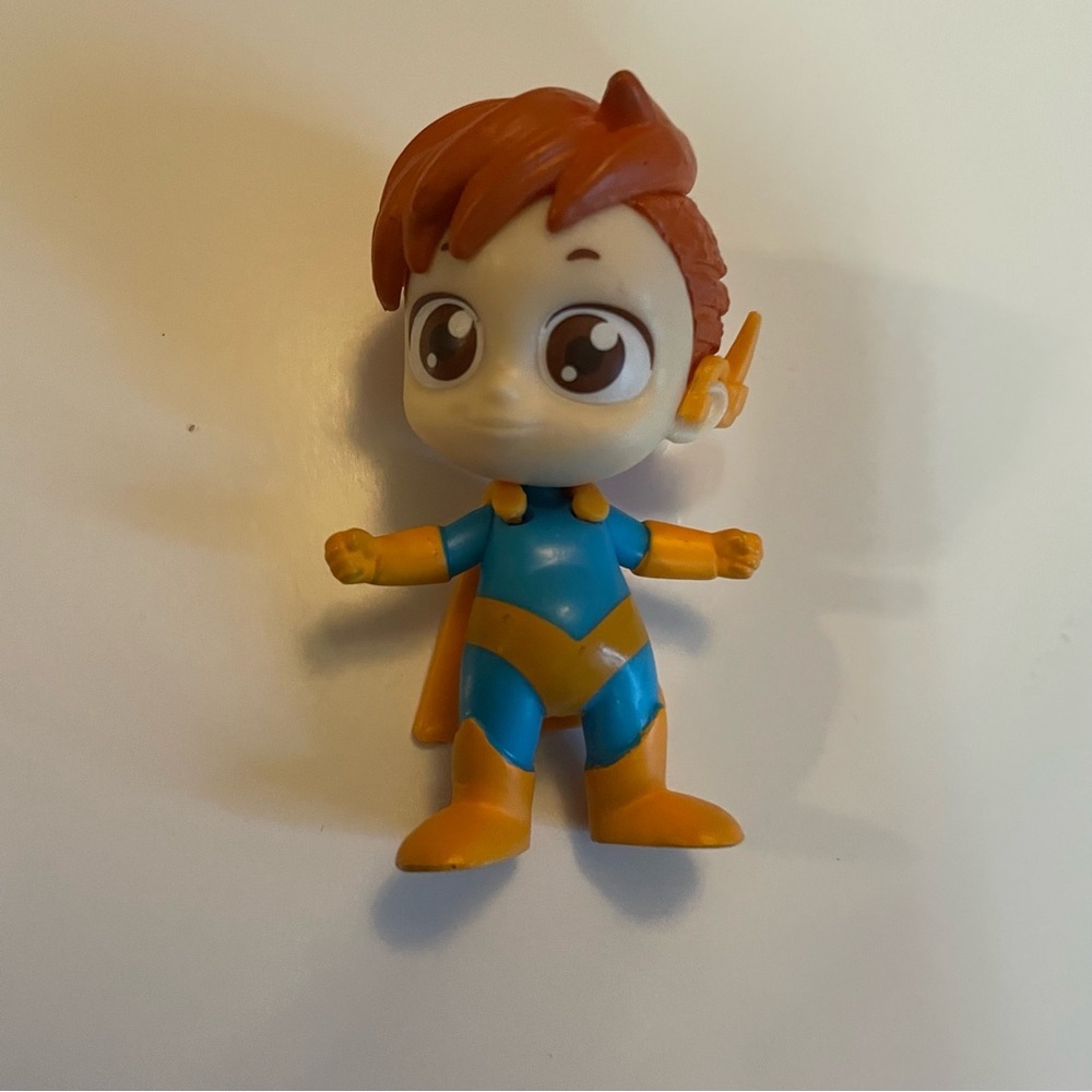 Vlad And Nikki Super Hero Surprise 2.5" Collectible Action Figure Mini Zuru Toy